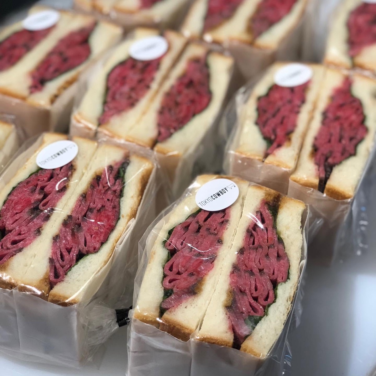 TOKYO COWBOY のケータリング（ローストビーフサンド）